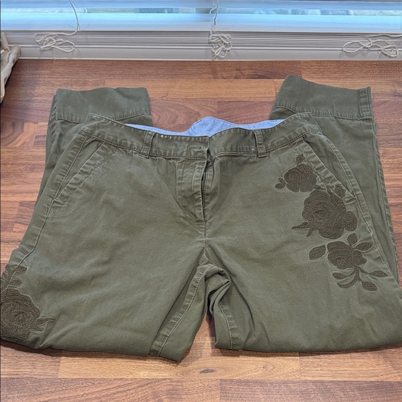 Talbots Pants - Talbots Olive Green Women’s Capris with Floral Detail